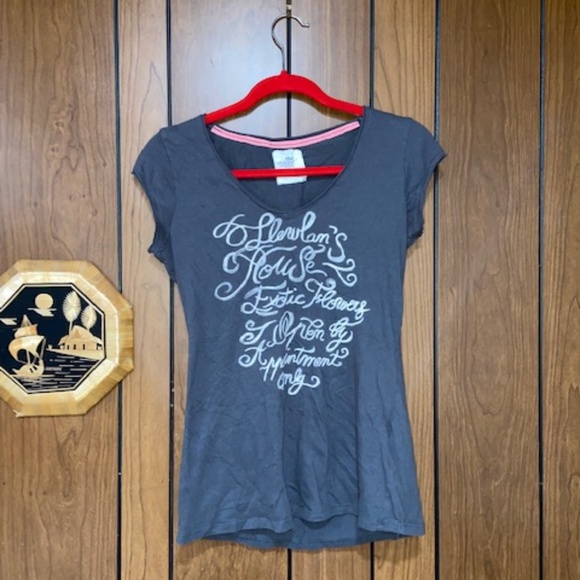 H&M Grey V Neck T Shirt w White Graphic Design - Size M - Picture 1 of 3
